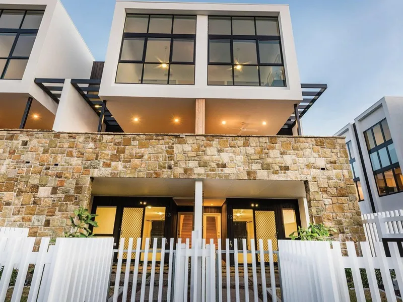 Luxury 3 Bed, 2 Bath 2 car townhouse