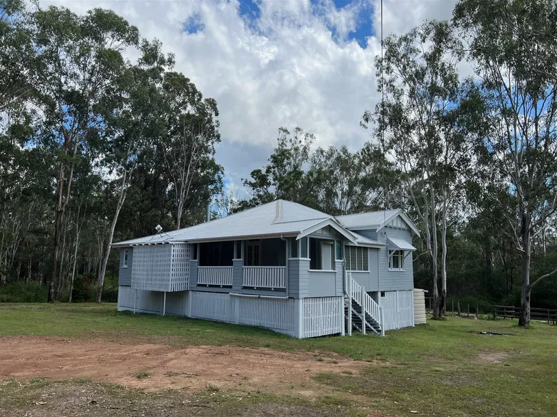 Large spacious Queenslander on 13.5 Acres