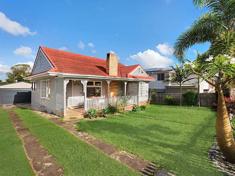 CHARMING FAMILY HOME WITH PARKLAND BACKDROP
