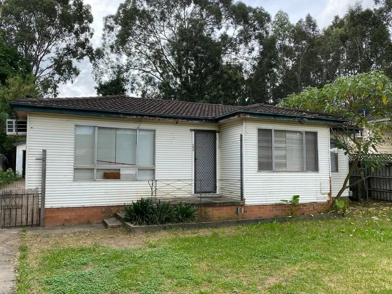 LOCATED NEXT TO OLD WINDSOR RD & M2!