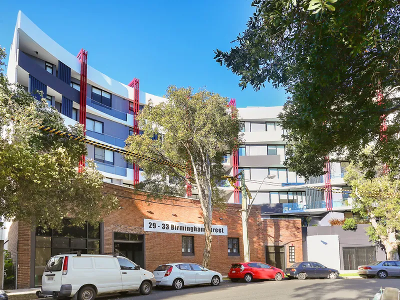 STYLISH APARTMENT, LIGHT FILLED THROUGHOUT