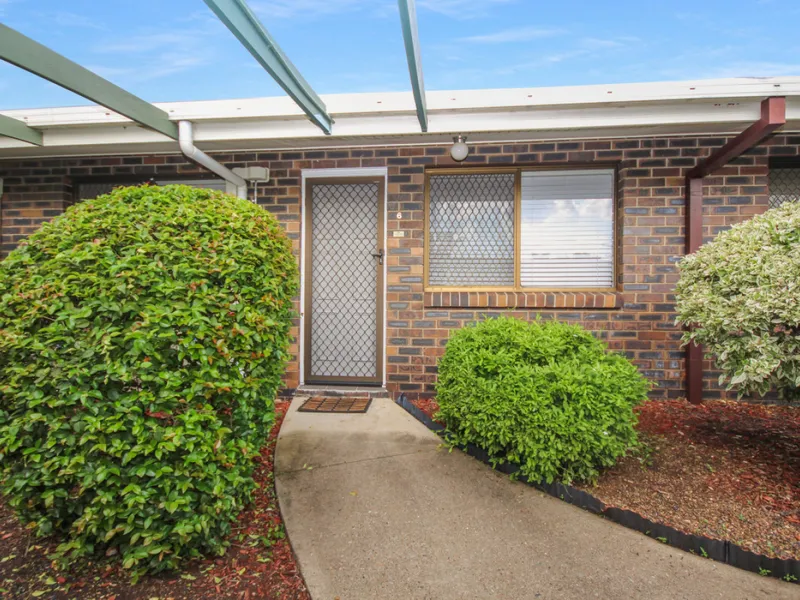 Lovely unit in a manicured complex