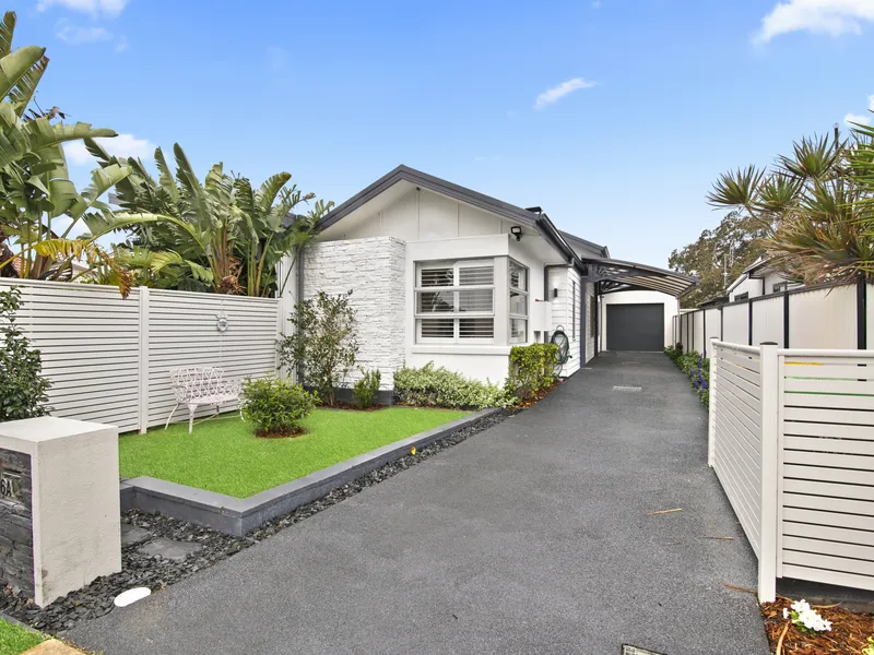 Sophisticated Torrens title duplex moments to beach & CBD