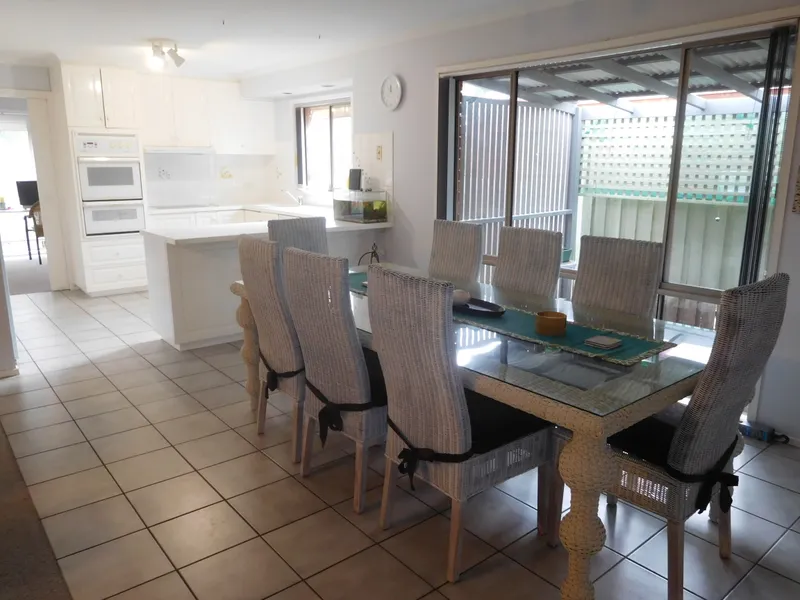 Minutes to the Beach!!!