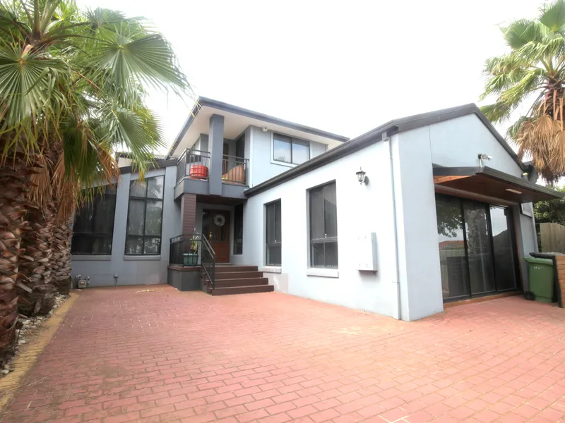 Owner Down sizing they need urgent Sale Meadow Heights Shopping Centre! and Schools first to see will buy 