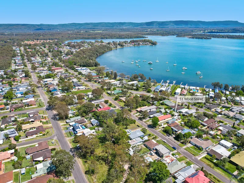 Lakeside Living in the Bay!