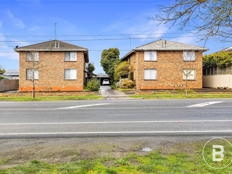 FRESHLY RENOVATED UNIT NEAR SHOPS AND PUBLIC TRANSPORT.