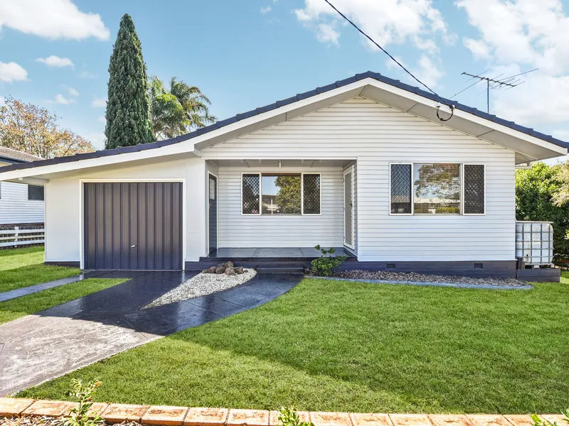 Cute Centenary Heights Chamferboard