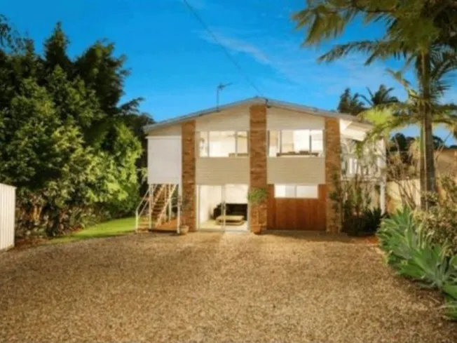 3 Bedroom home, close to beaches, parks, shops and university
