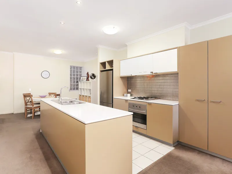 Oversize and Modern Two Bedroom Close to Station