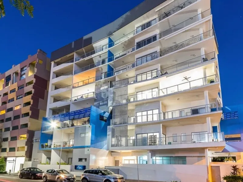 STUNNING ONE BEDROOM APARTMENT WITH LARGE BALCONY