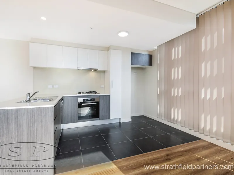 Huge Garden apartment courtyard-facing