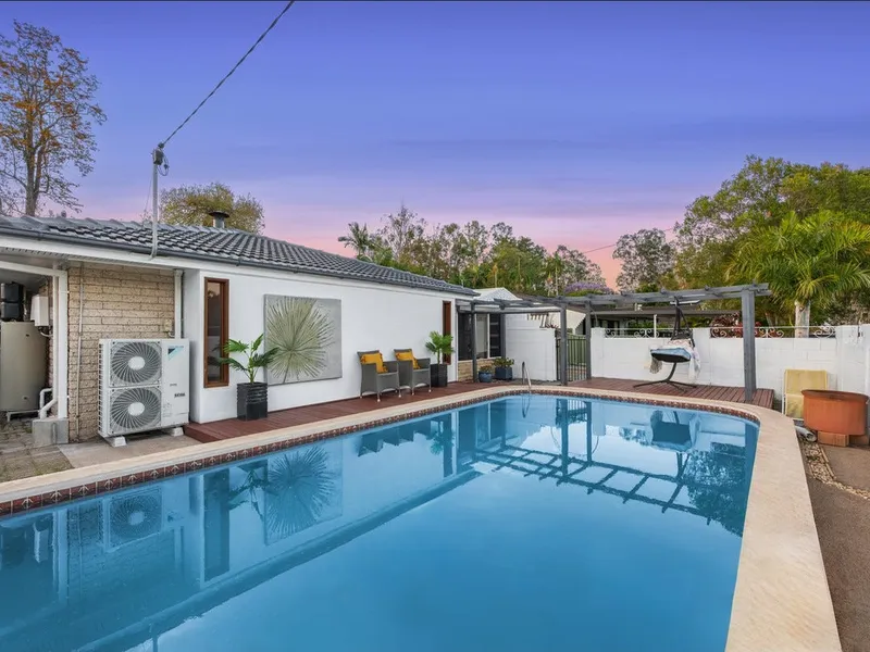 Elegant Family Home with Pool in Jindalee