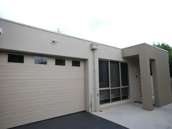 As New Large Luxury Single Level Unit with Courtyard