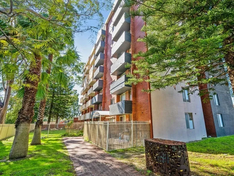 Vacant so you choose rent out or move in!!