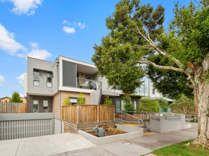 On Trend Living in a Beachside Cul De Sac