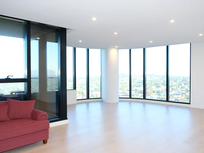 Brand New 3 Bedrooms , 2 bathroom and 2 basement carpark apartment in Sky Garden