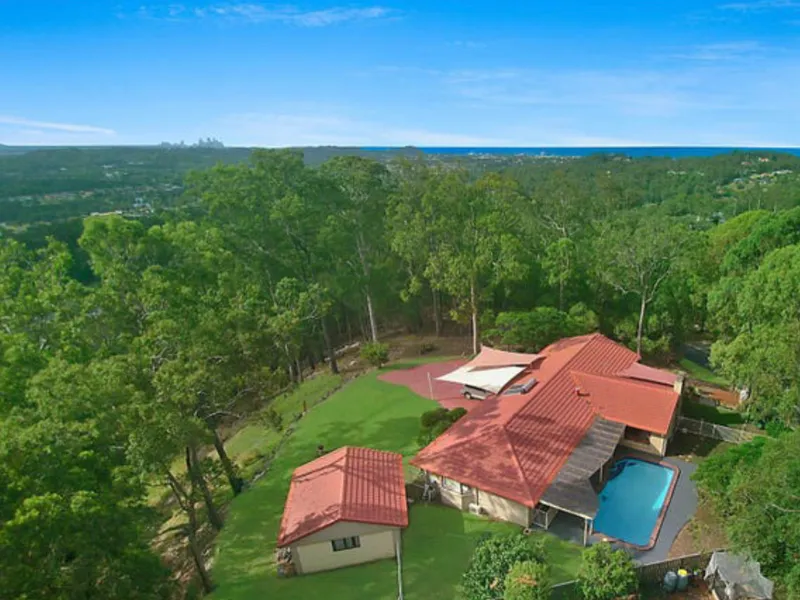 4 Bedroom Family Home- Beautiful Location with Mountain Views