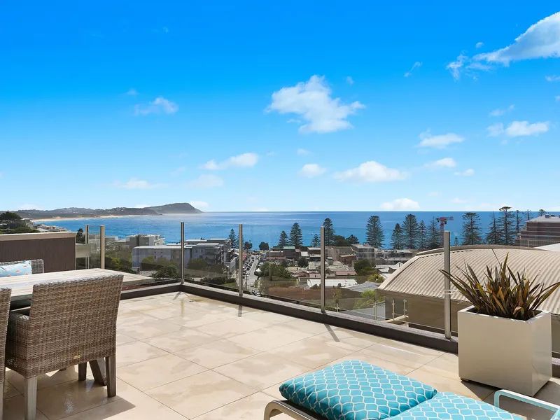 Penthouse apartment with commanding ocean views