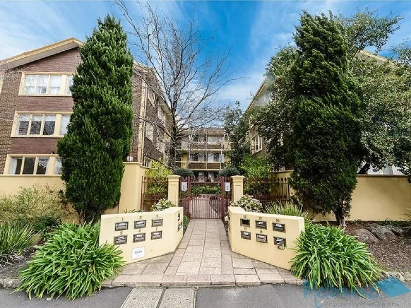 LIGHT-FILLED, REPAINTED AND SPACIOUS 1 BED WITH YOUR OWN COURTYARD!