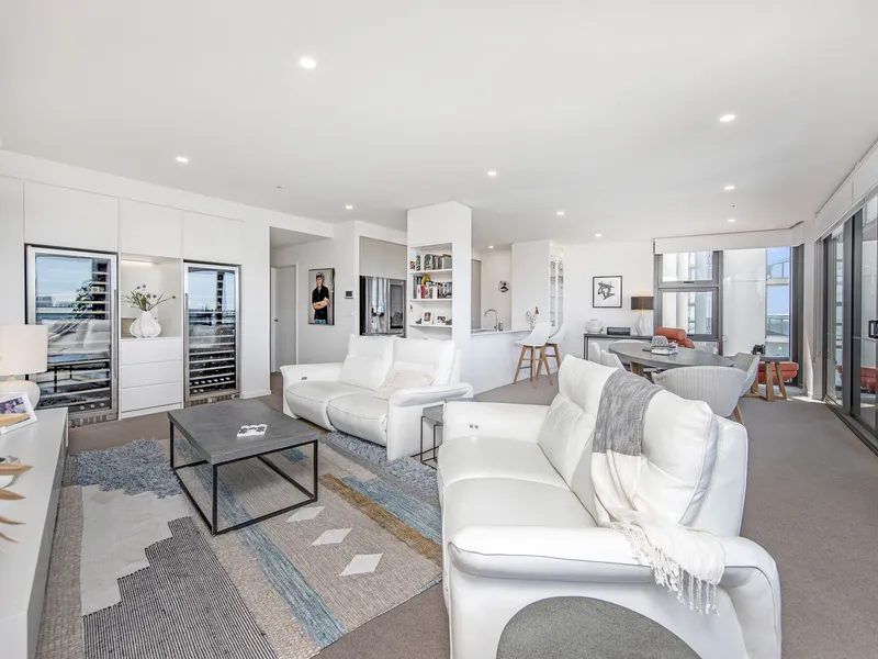 EXPANSIVE MODERN APARTMENT THAT’S ALSO PET FRIENDLY!