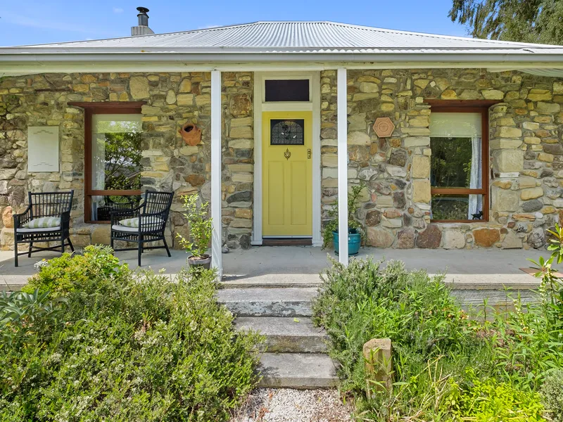 Picturesque Stone Cottage - 6 or 12 Month Lease