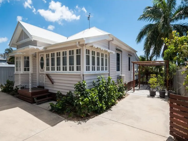 CUTE COTTAGE WITH LOW MAINTENANCE & HIGH POTENTIAL