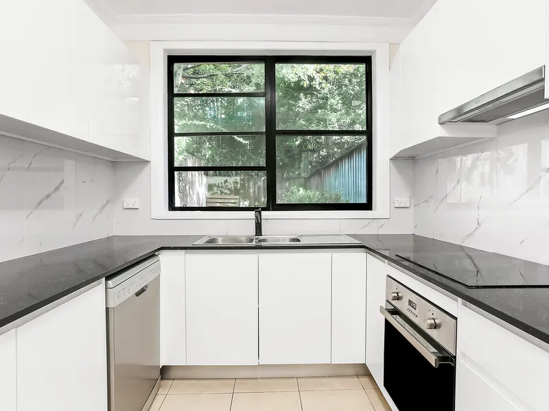 A Private Light-filled Haven With Stunning Courtyard Appeal