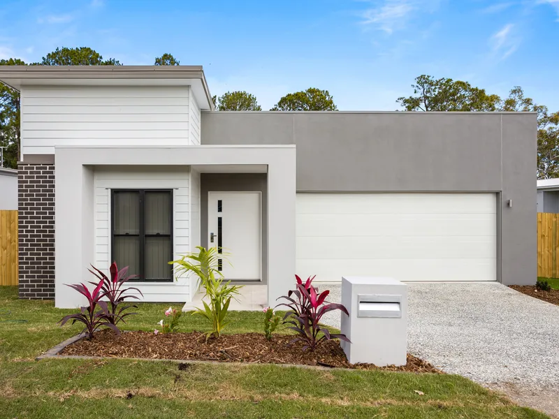 BRAND NEW 4 BEDROOM HOUSE WITH LARGE OUTDOOR ENTERTAINMENT AREA