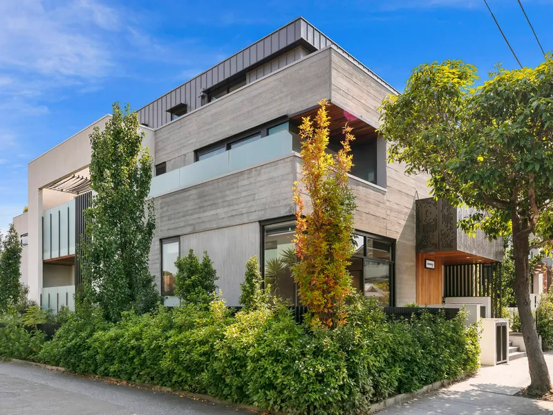 Sophisticated Chic With Sunny Entertainers Terrace