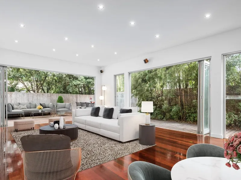 Elegant family living, only meters from Beaumaris Secondary!