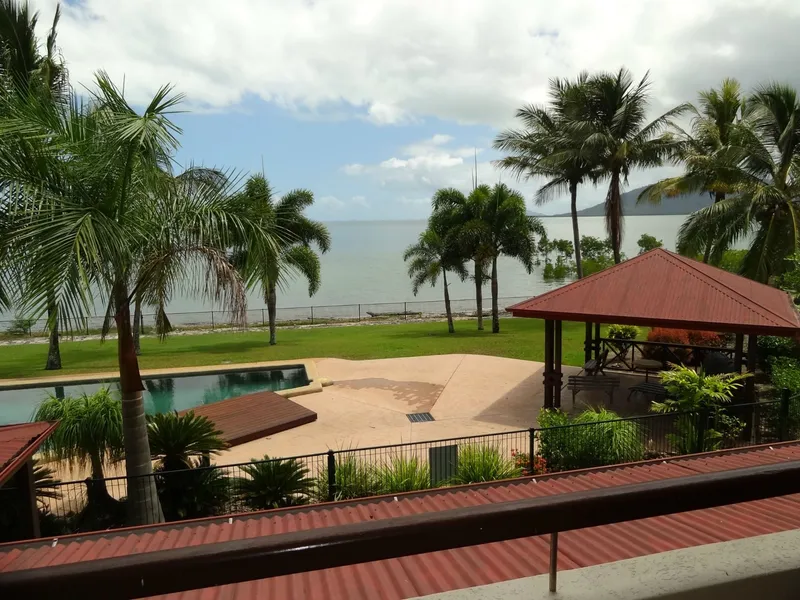 Absolute beachfront apartment at Hinchinbrook Harbour