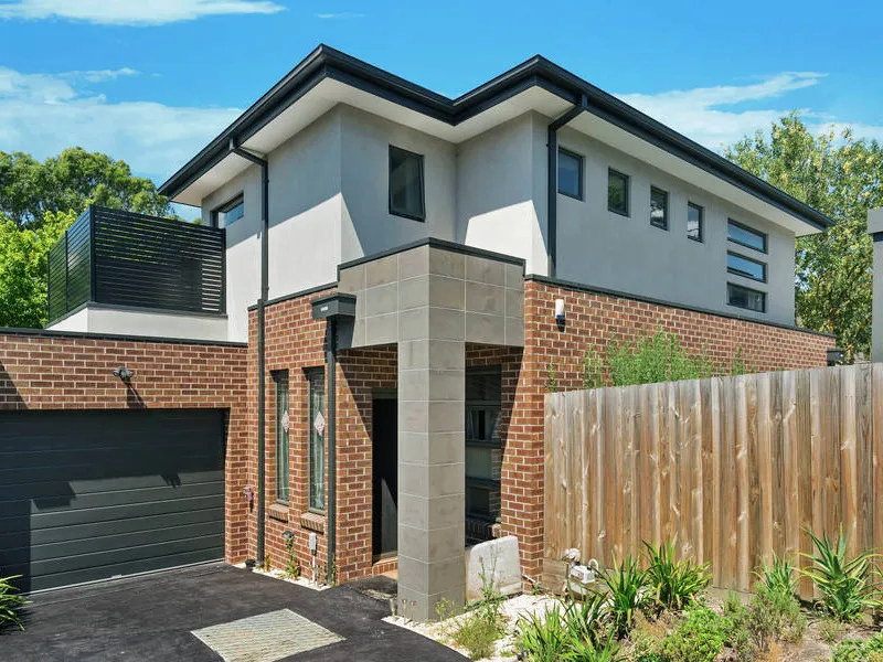 Fully Furnished Near New Townhouse in Balwyn High School Zone 