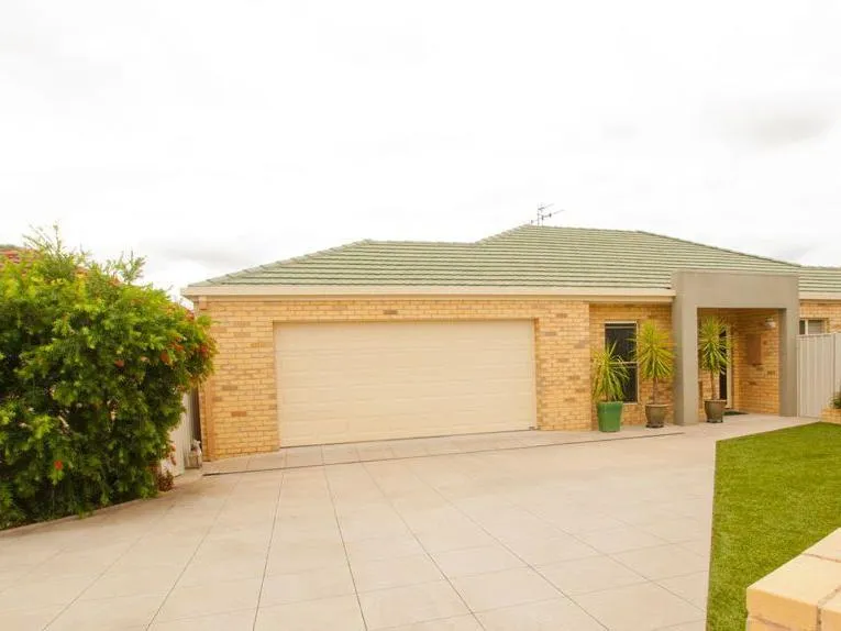 HOUSE FOR LEASE - 3 TATIANA CLOSE, KENNINGTON
