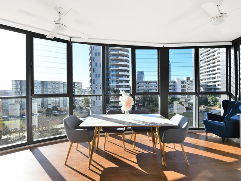 Luxury Apartment at perfect location - Please call Andrew on 0411 688 662 for an inspection