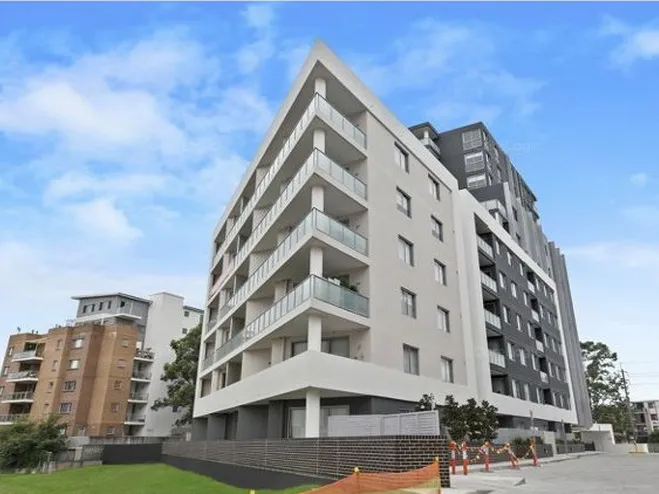 Brand New Luxury East Aspect Modern Apartment on Level 6 & Only 5 Minutes Walk To Merryland Station