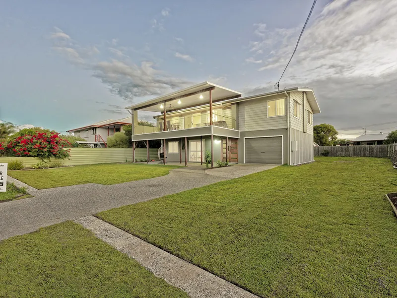 THE PERFECT BEACH HOUSE WITH  STUNNING  VIEWS OVER THE CORAL SEA!