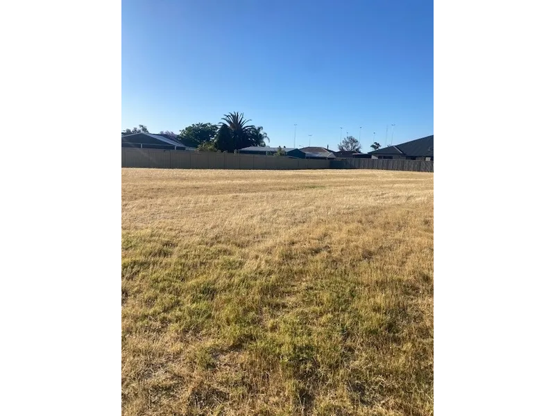 Handy location, Walking Distance to Eaton Fair