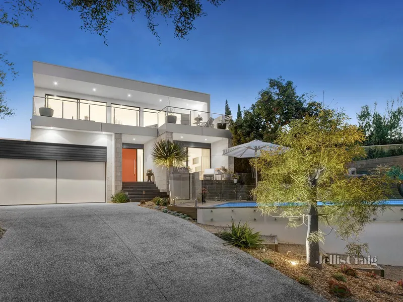 A contemporary masterpiece in a blue-chip location