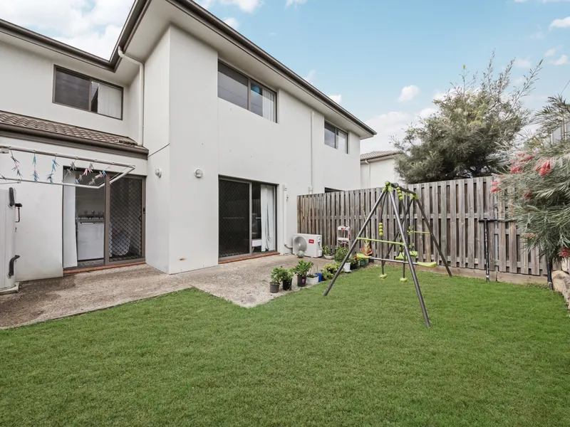 Superbly positioned in a beautiful & peaceful neighbourhood, this spacious three bedroom townhouse is an attractive opportunity for all investors, wor