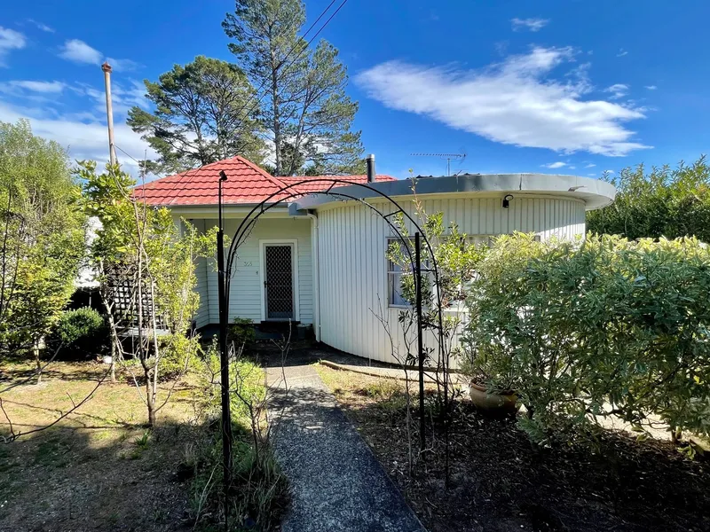 Character Cottage in Ideal Location!