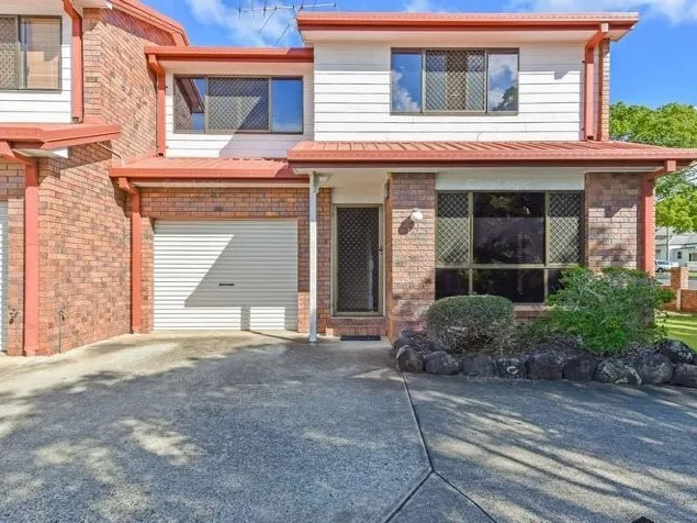 Immaculate Unit ~ Brilliant Location!