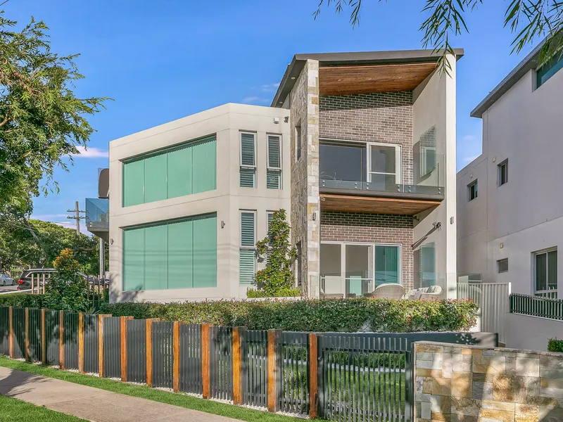 Ultra-Modern Home in Blue Ribbon Location