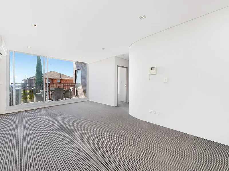 Live in the heart of Randwick with ocean views