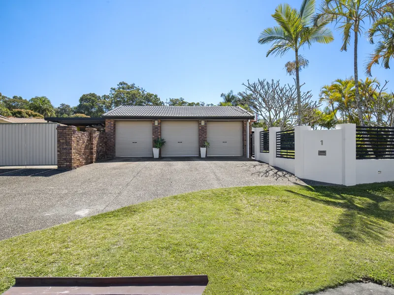 Single Level 4 Bedroom Home with 3 Garages plus a lockup Carport - Entertaining & Pool Area