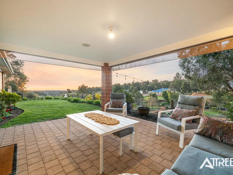 STUNNING HILLS OUTLOOK! 5 BED + 2 BATH + POWERED WORKSHOP