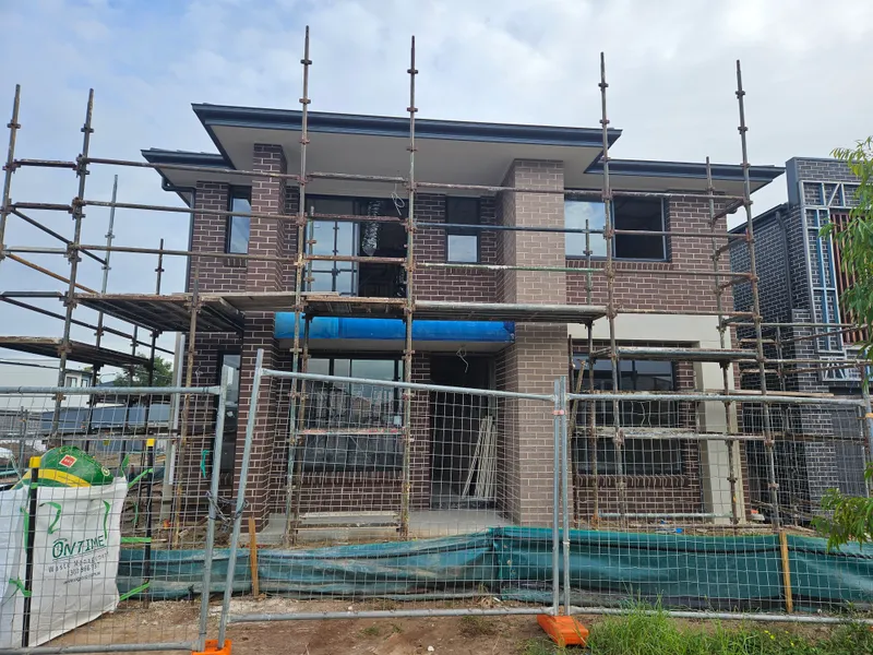 NEARLY COMPLETE! Only 5% Deposit Required till Completion! 5 Bedroom Double Storey with 1BDR Studio Apt!