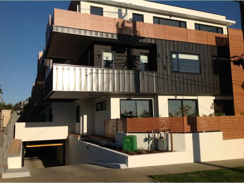 WITHIN MCKINNON SCHOOL ZONE- Class & Sophistication