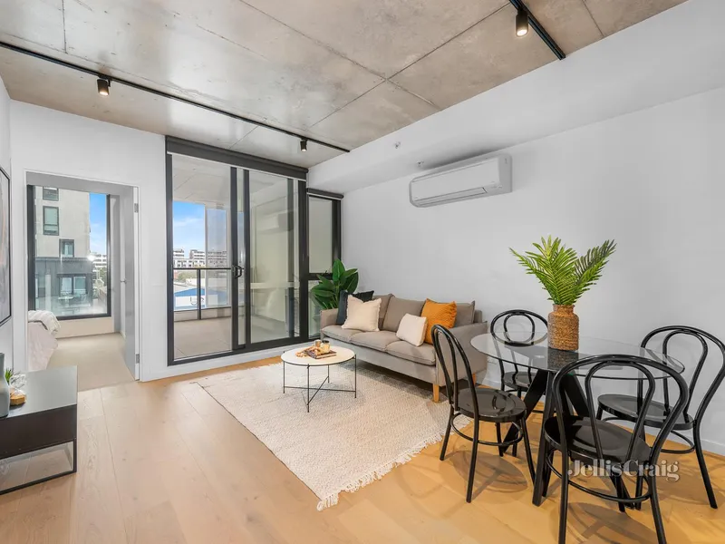 Superb City Fringe Apartment