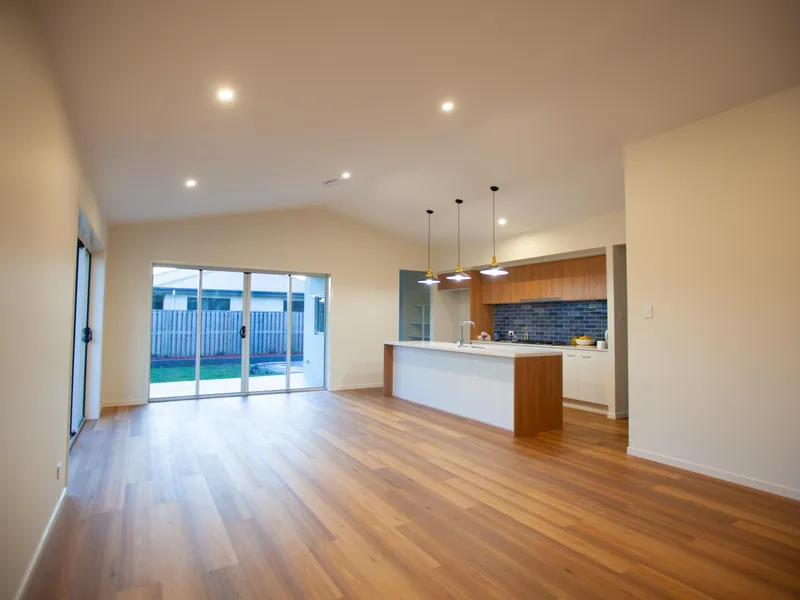 BRAND NEW LUXURIOUS 4 BEDROOM FAMILY HOME WITH DUCTED AIR CON AND SEPERATE RUMPUS ROOM!